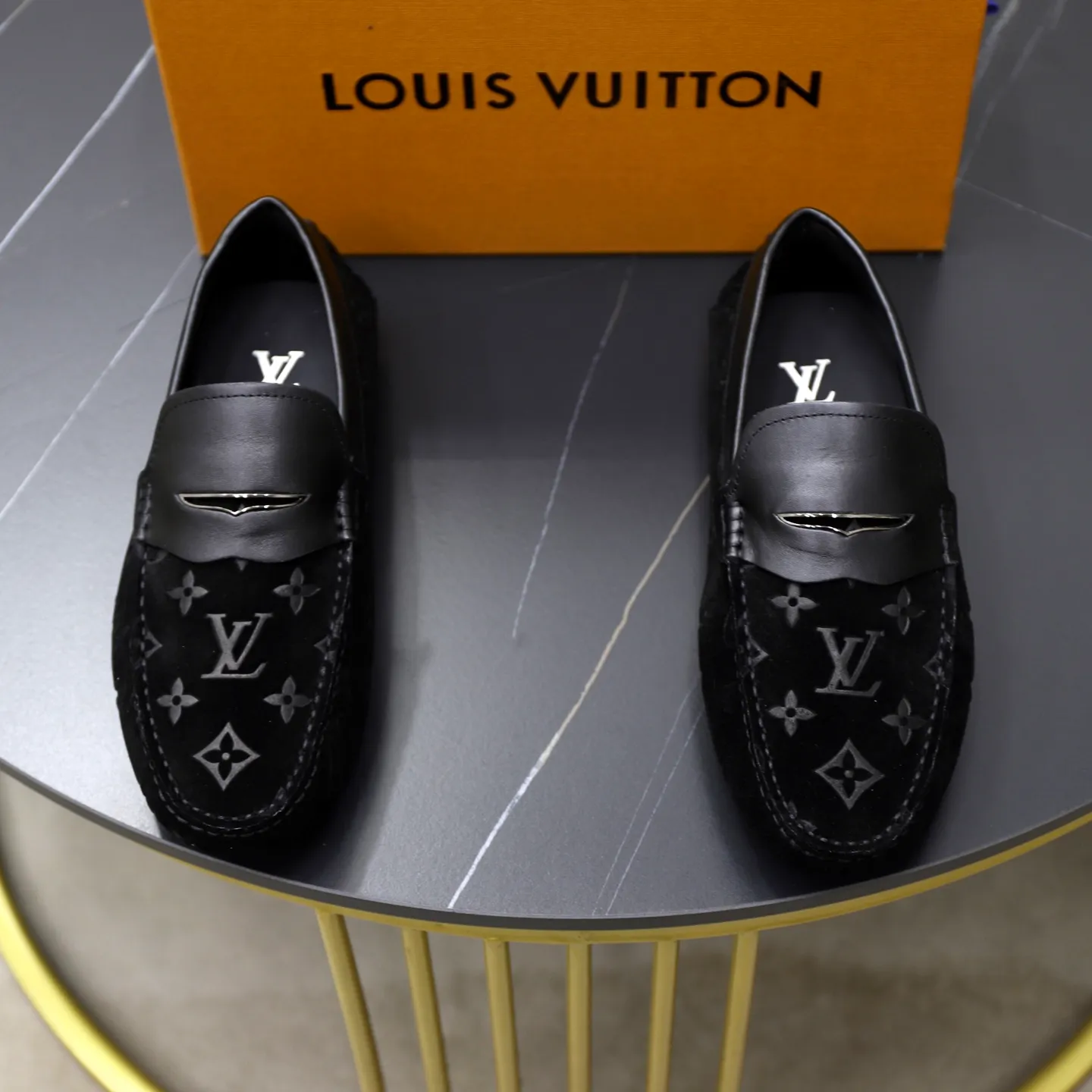 Ex-factory price: 480💰【LV】Louis Vuitton ⚠️High-end men’s driving and pedal series ⚠️38-44 (customized for 45) ⚠️All original cowhide leather! Thick and soft! Made entirely of calfskin lining! Rubber sheet anti-slip beanie sole! Three-dimensional package technology! Fashionable and classic! Handicrafts! Original high quality! Feel free to compare!
